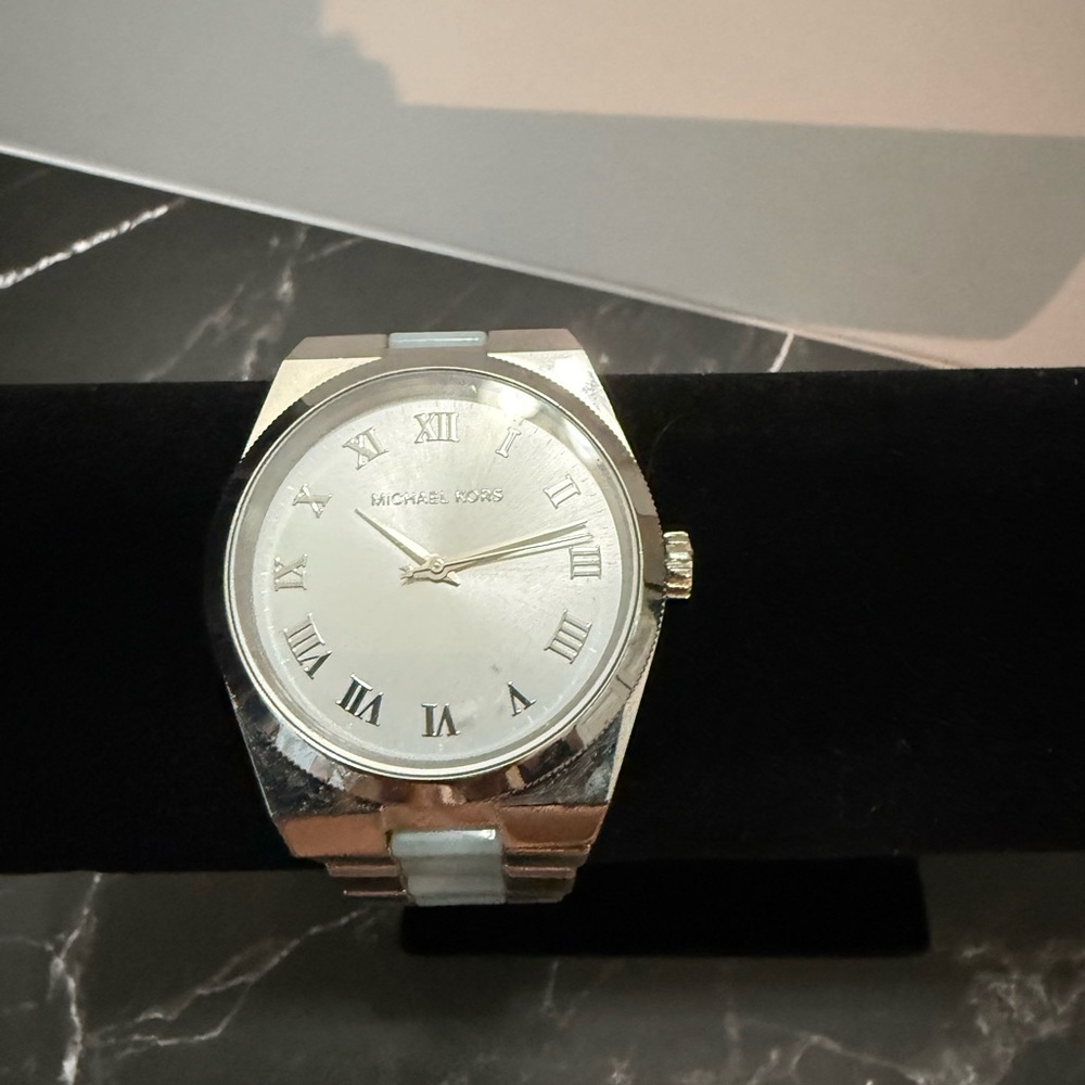 Michael Kors Silver and Blue Classic Watch Timeless Design